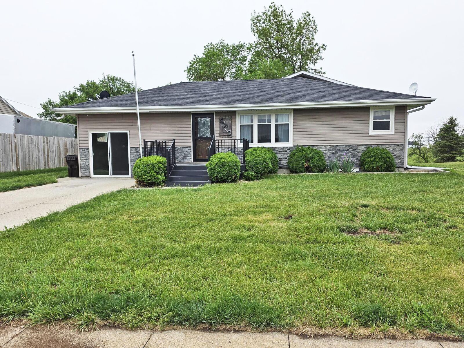 Property Photo:  405 N Beech Street  NE 68643 