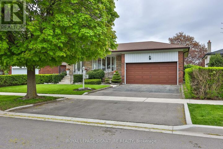 Property Photo:  14 Logstone Crescent  ON M1E 4M3 