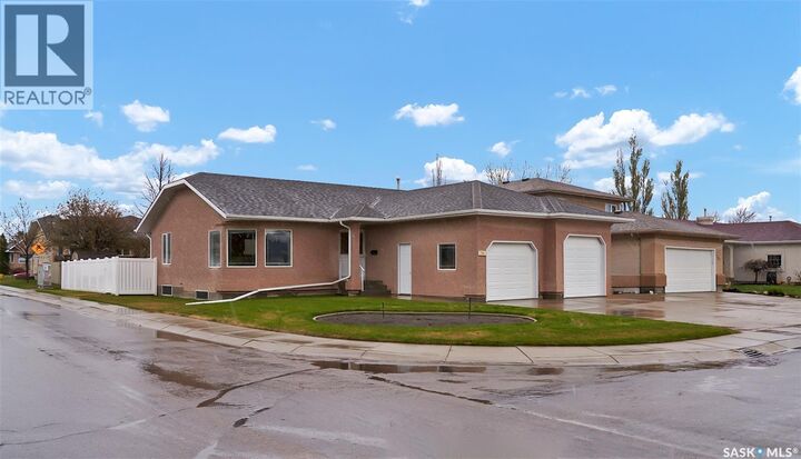 Property Photo: 735 Fairbrother Avenue SK S7S 1H8