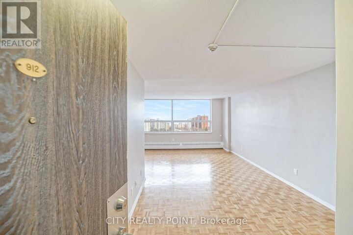 Property Photo:  6200 Bathurst Street 912  ON M2R 2A3 