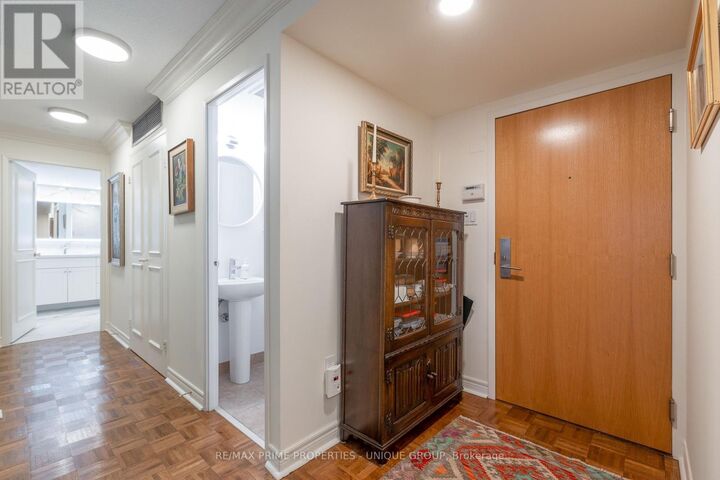 Property Photo: 35 Church Street 706 ON M5E 1T3
