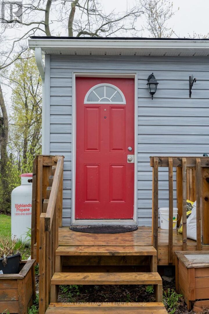 Property Photo:  5 Clipper Street  ON K0M 1L0 