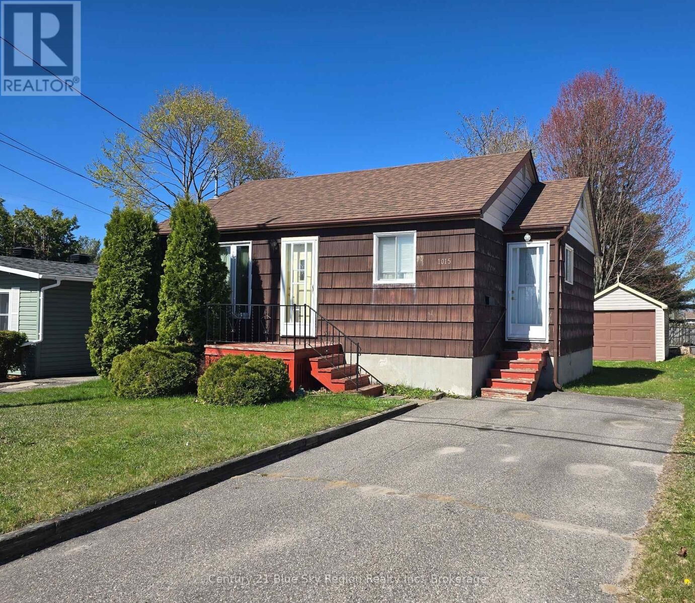 Property Photo:  1015 Browning Street  ON P1B 3R4 