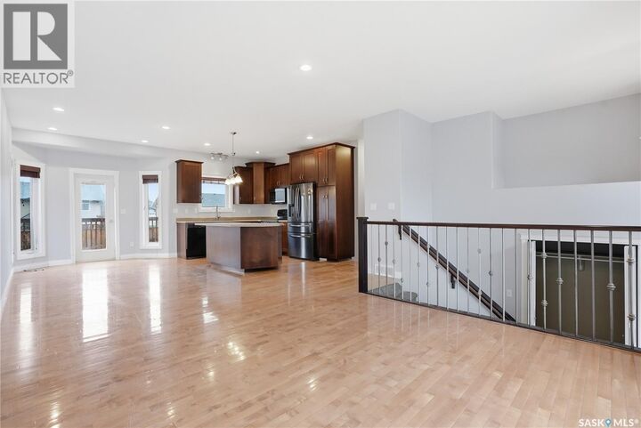 Property Photo:  817 Columbia Way  SK S0K 0A2 
