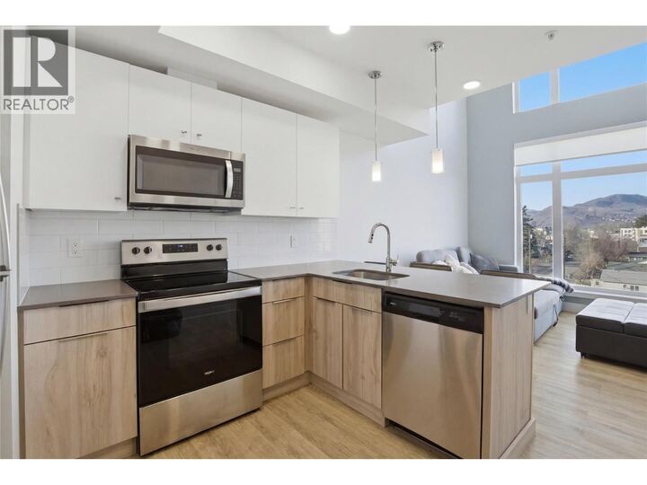 Property Photo: 107 Yew Street 403 BC V2B 4A1