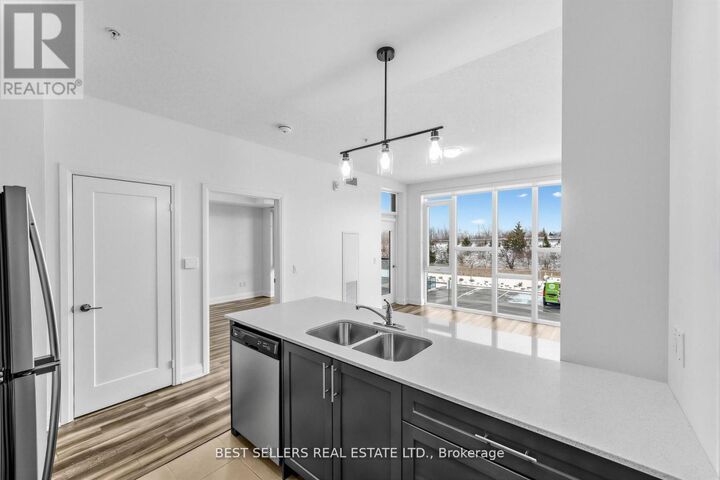 Property Photo:  16 Concord Place 220  ON L3M 0J1 