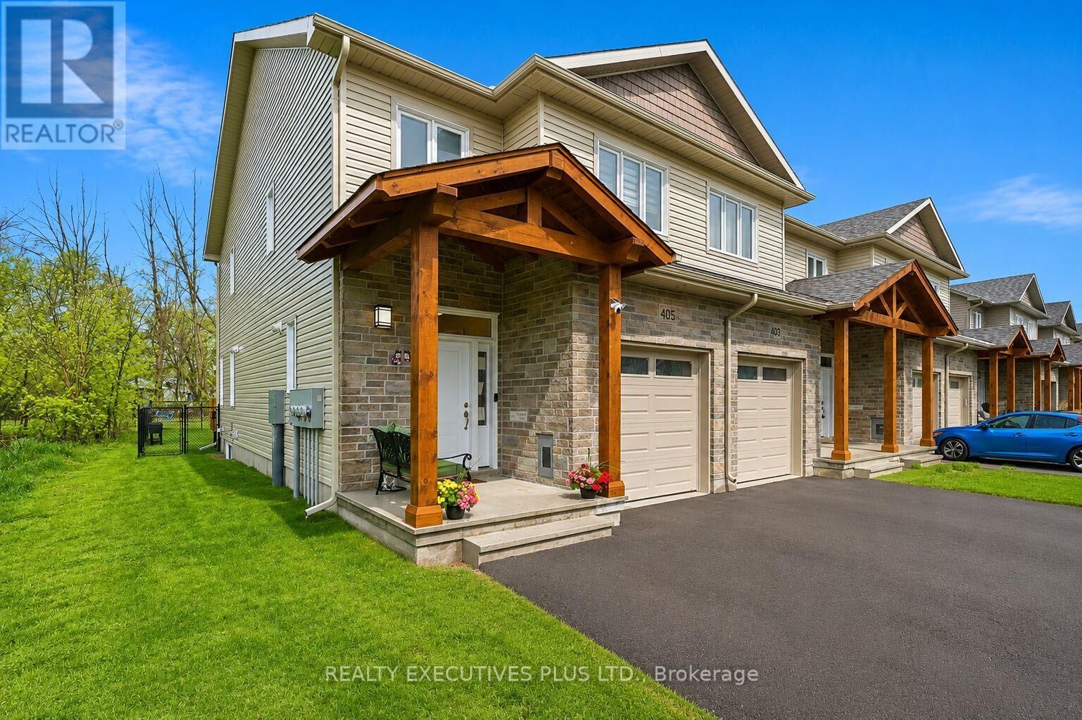 Property Photo:  405 Voyageur Place West  ON K0A 1W0 
