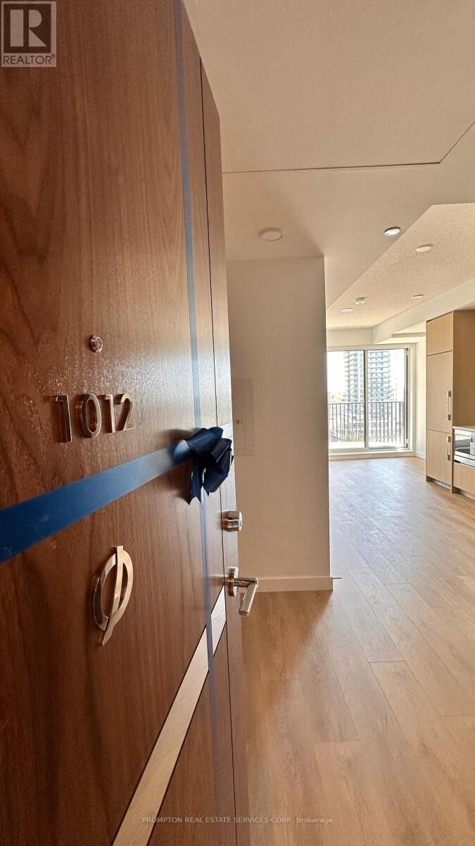 Property Photo:  75 Billes Heights 1012  ON M2K 0J8 