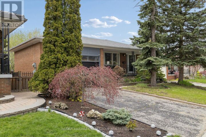 Property Photo:  30 Briarbluff Avenue  ON M1E 3H3 