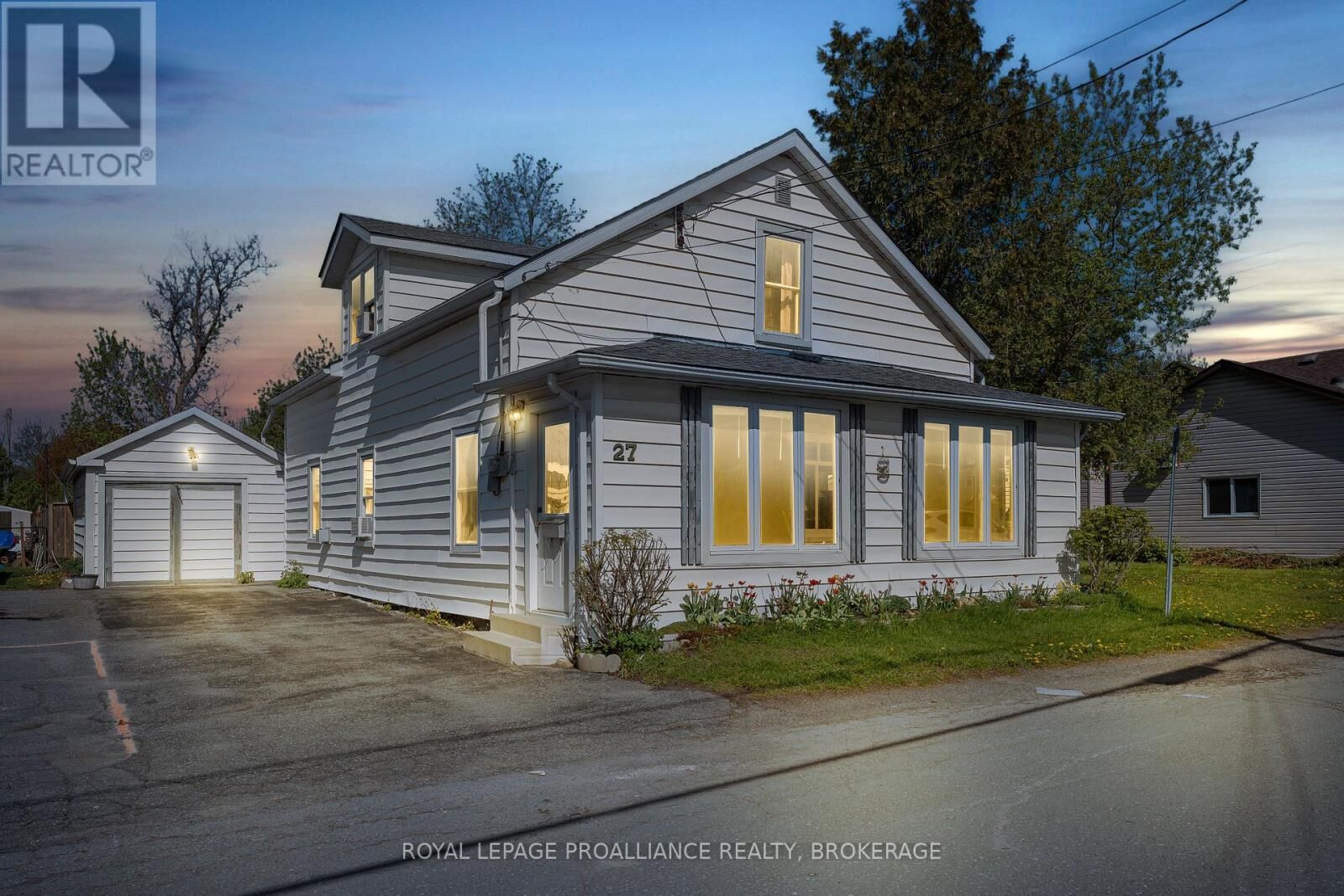 Property Photo:  27 Centre Street  ON K0H 2H0 