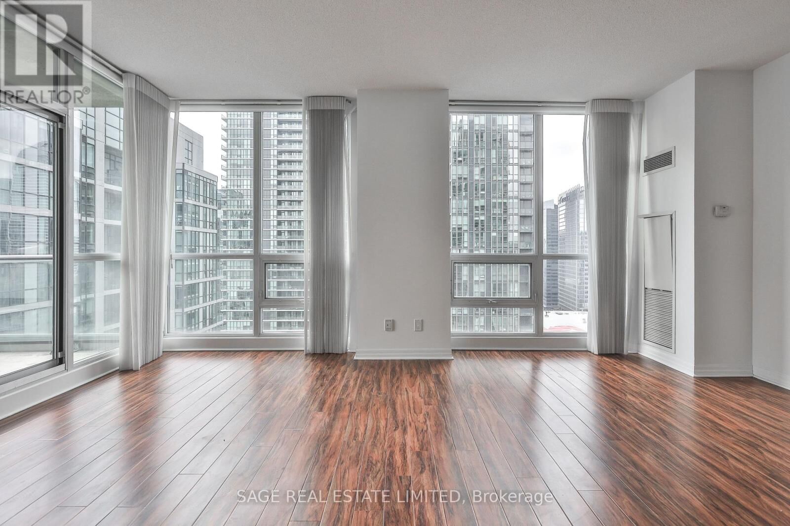 Property Photo:  16 Yonge Street 2711  ON M5E 2A1 