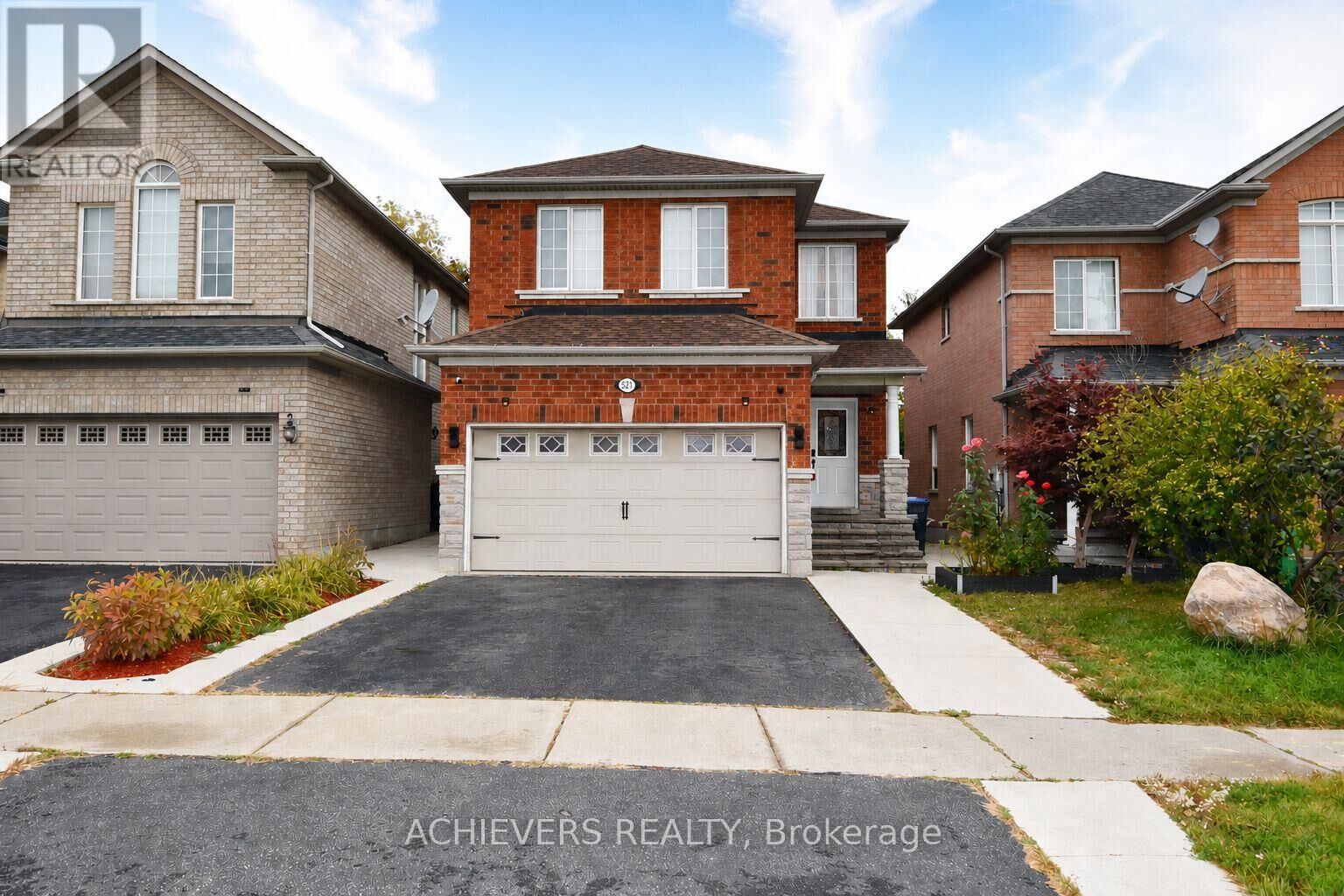 Property Photo:  521 Navigator Drive  ON L5W 1P5 