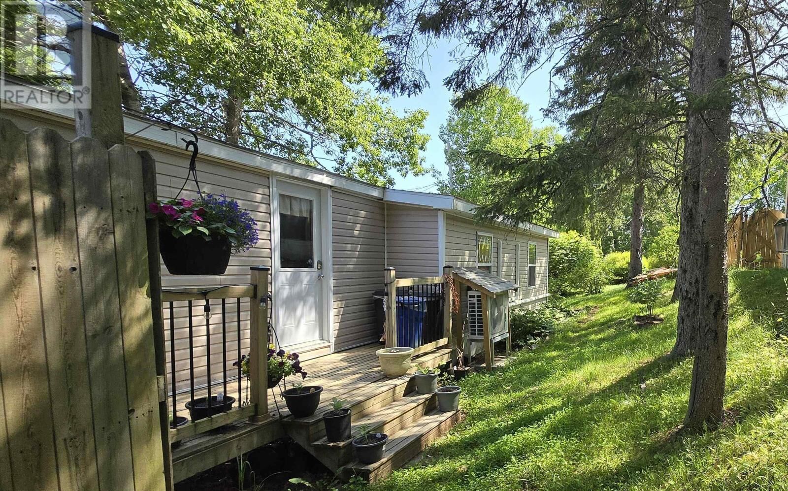 Property Photo:  27 Pinecrest Drive  NS B4N 4W5 