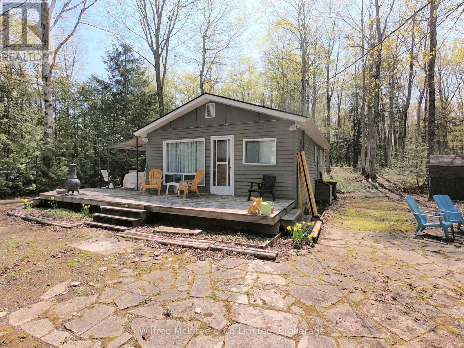Property Photo:  210 Thompson Avenue  ON N0H 2G0 