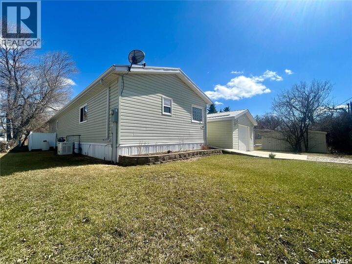 Property Photo: 607 Beharrel Street SK S0C 2B0
