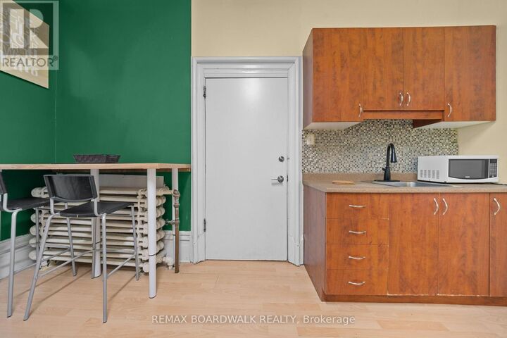 Property Photo:  155 Stewart Street 2  ON K1N 6J8 