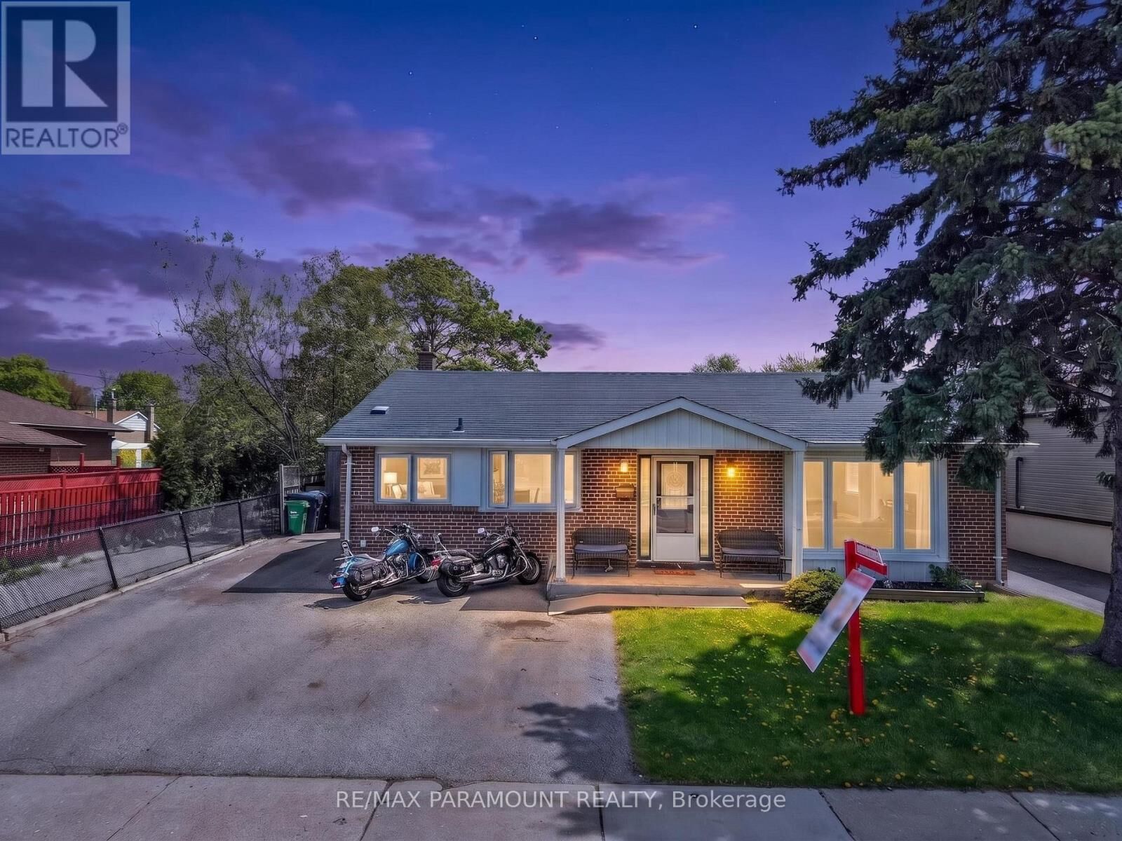 Property Photo:  250 Avondale Boulevard  ON L6T 1J4 