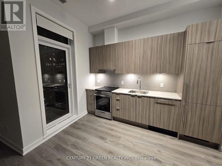 Property Photo:  430 Square One Drive 422  ON L5B 3Y1 