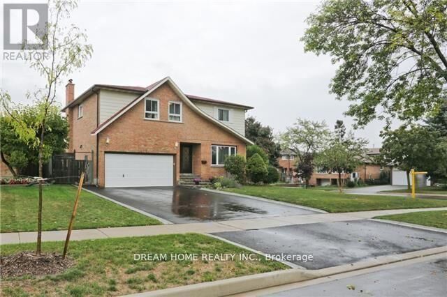 Property Photo:  2425 Carlanne Place Main  ON L5C 3H6 