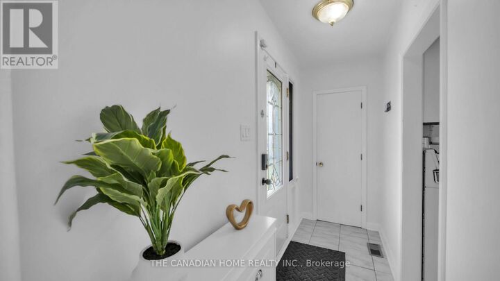 Property Photo:  196 Tuxedo Ave Avenue  ON L8K 2S4 
