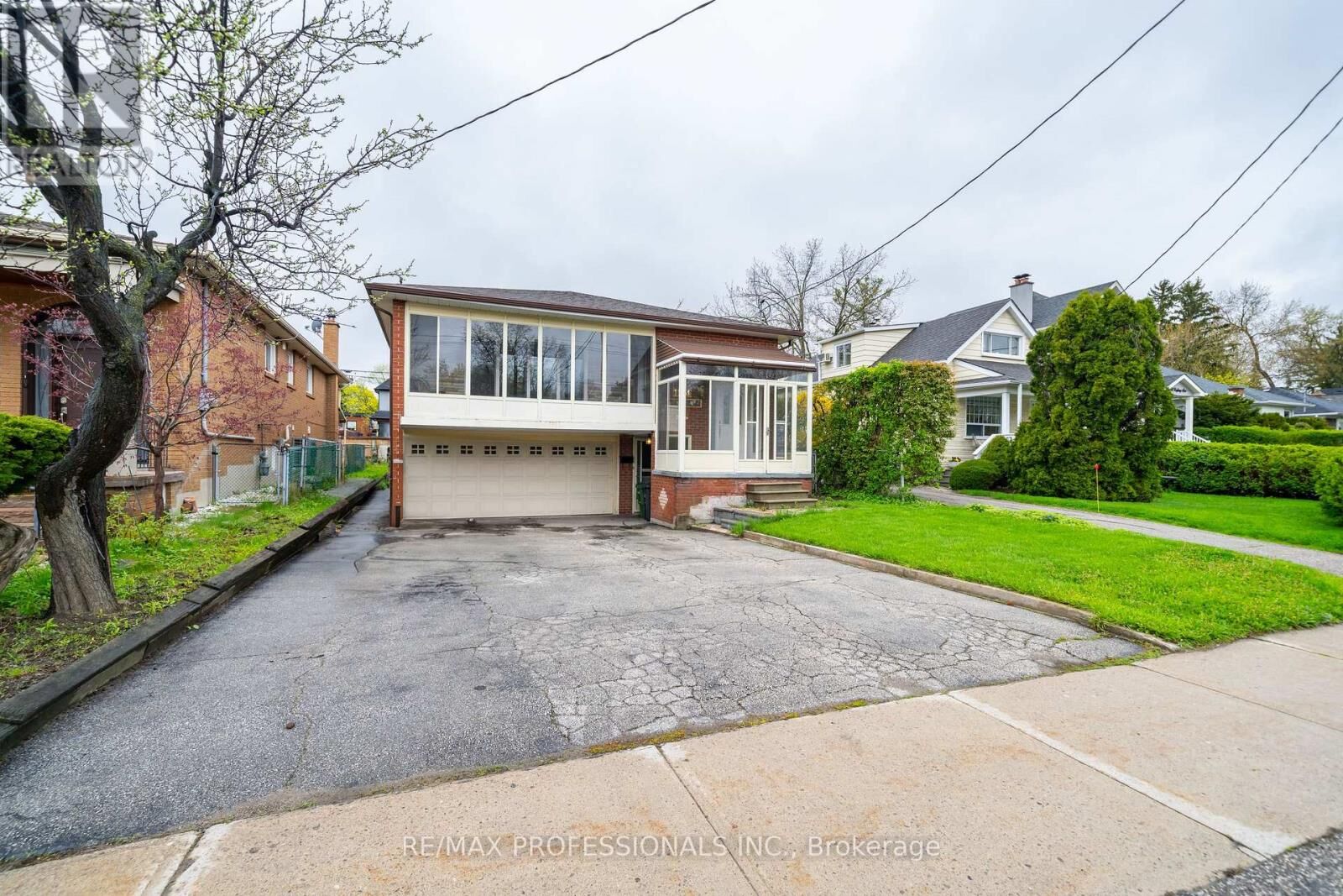Property Photo:  1164 Kipling Avenue  ON M9B 3M6 