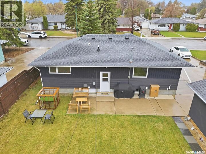 Property Photo: 2417 Hanover Avenue SK S7J 1E7
