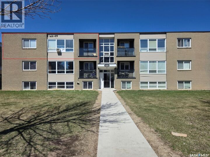 Property Photo: 9 605 Wilson Crescent SK S7J 2M2