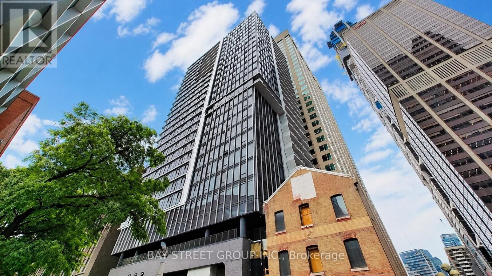 Property Photo: 771 Yonge Street 1710 ON M4W 0B8