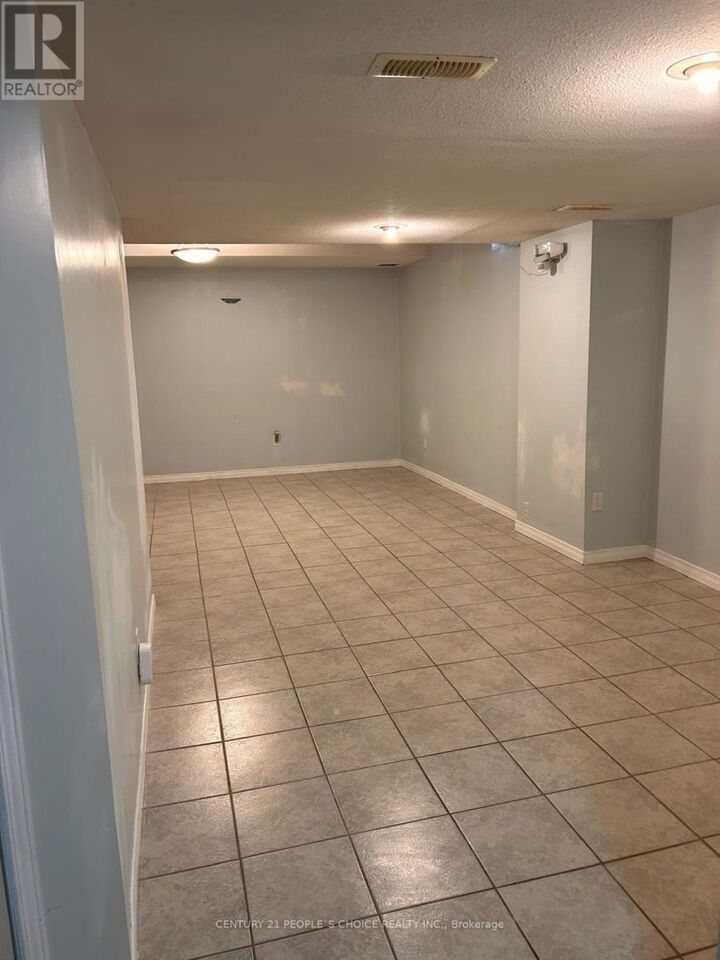 Property Photo: 6885 Tassel Crescent ON L5W 1G9
