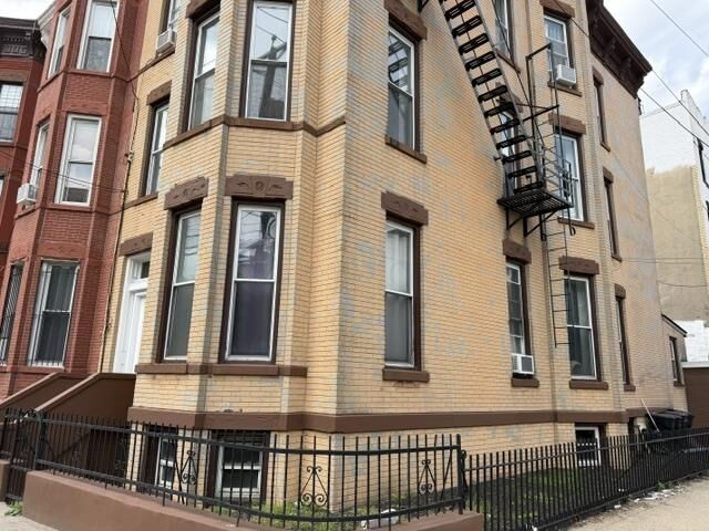 Property Photo:  125 Palisade Ave 2  NJ 07306 