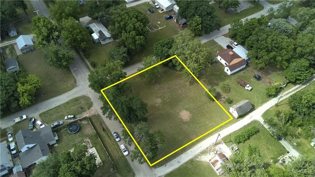Property Photo:  422 &Amp428 E 3rd Street  KS 67335 