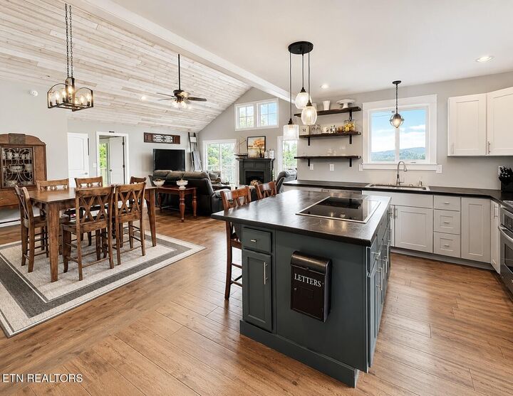 Property Photo: 408 Ernie Roberts Rd TN 37861