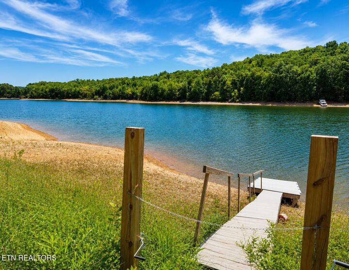Property Photo: 408 Ernie Roberts Rd TN 37861