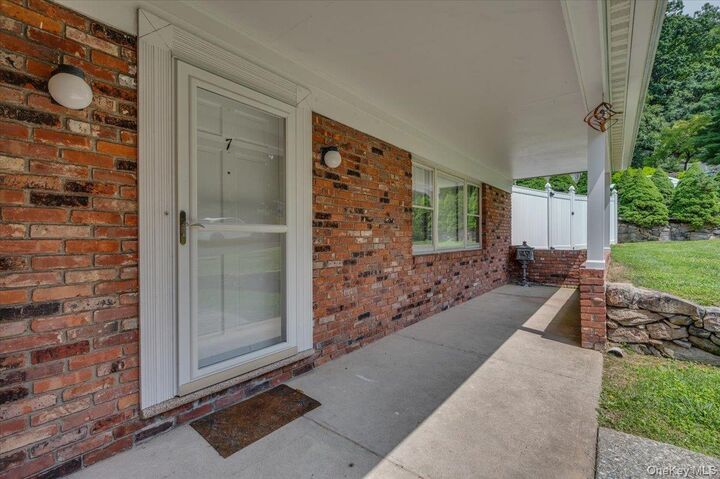 Property Photo:  7 Shaw Lane  NY 10533 