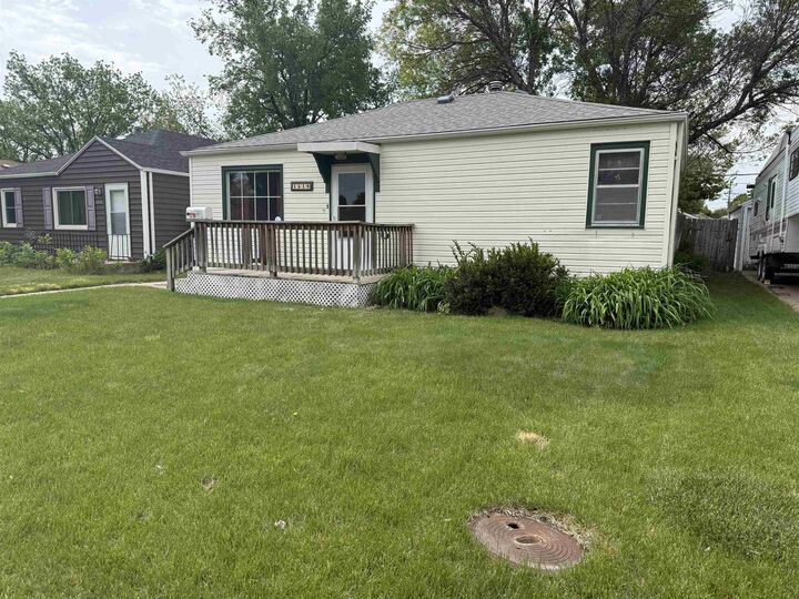 Property Photo:  1518 W 1st  NE 69101 