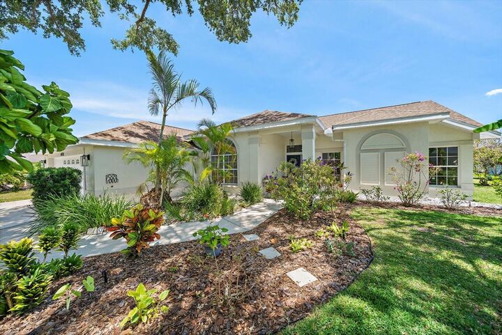 Property Photo: 4732 Meadowview Circle FL 34233