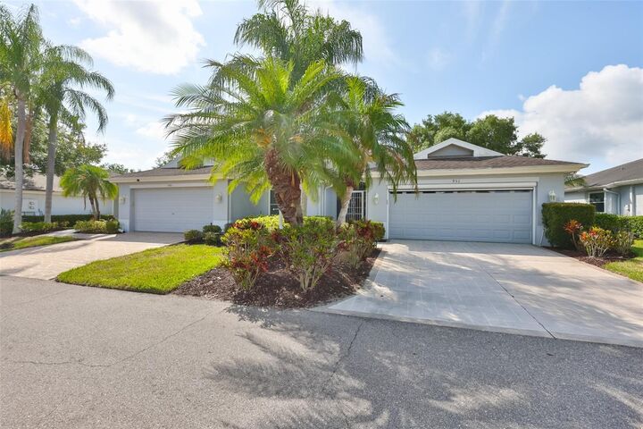 Property Photo:  951 Villeroy Greens Drive  FL 33573 