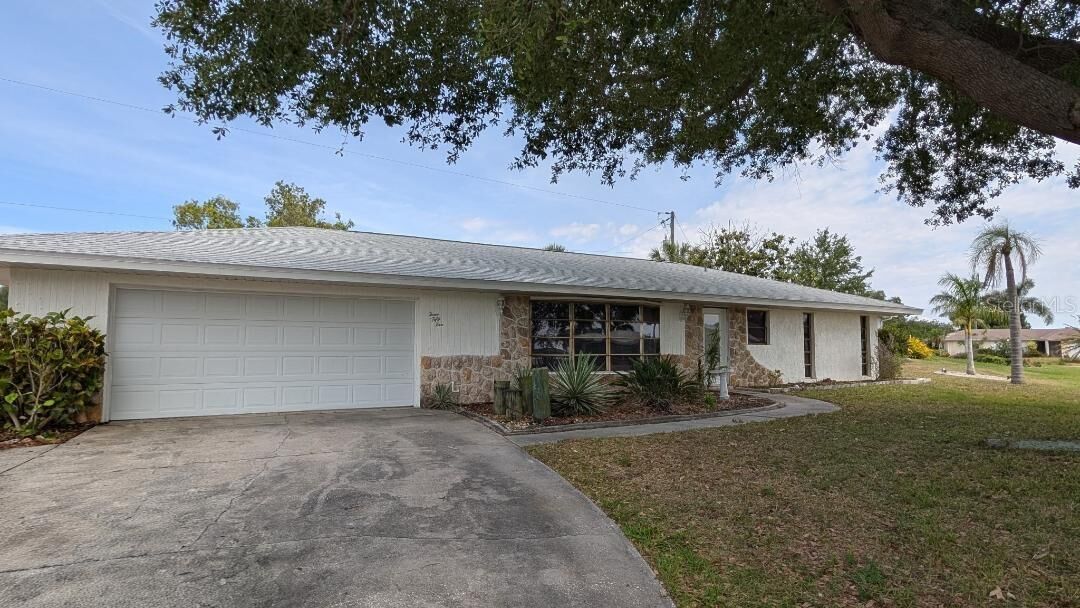 Property Photo:  355 Spring Lake Boulevard NW  FL 33952 