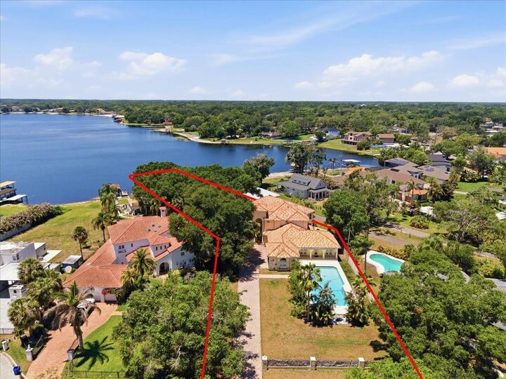 Property Photo: 12006 Waterside Court FL 33612