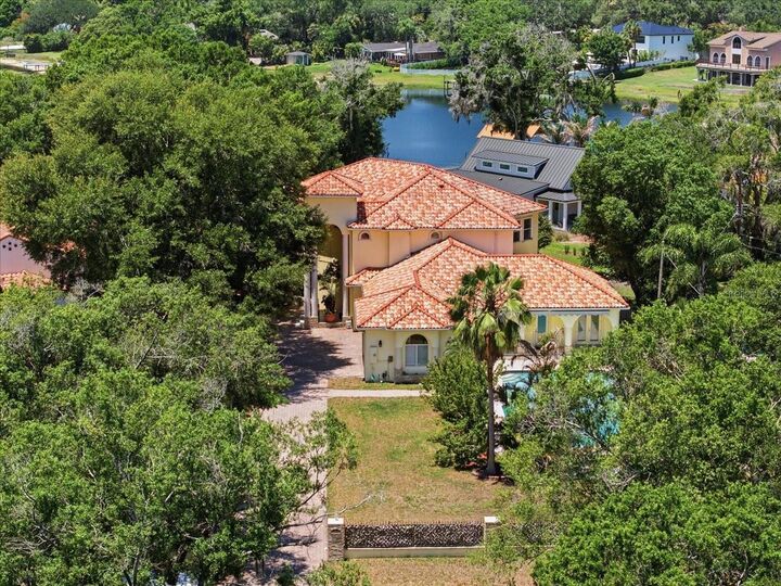 Property Photo:  12006 Waterside Court  FL 33612 