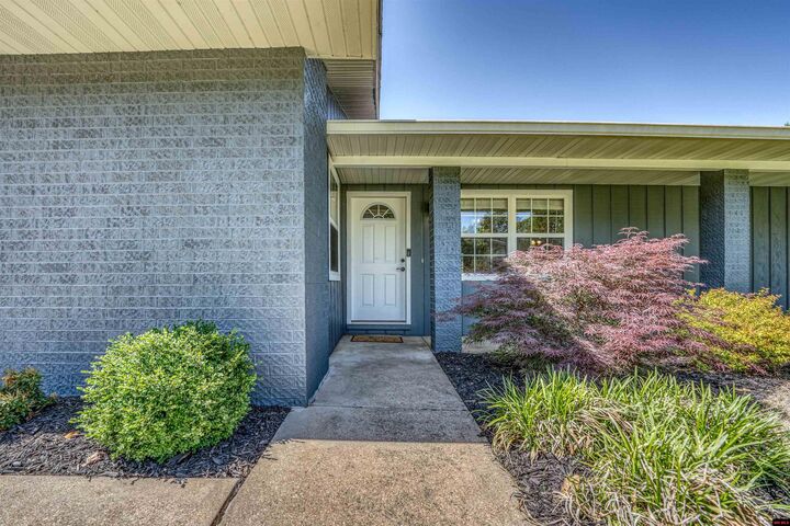 Property Photo:  304 S Kingswood Drive  AR 72653 