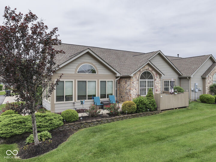 Property Photo:  1037 Laurelwood Lane  IN 46142 