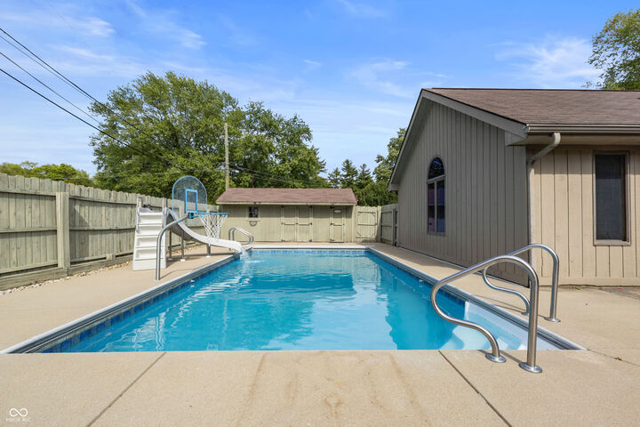 Property Photo: 804 W 8th Street IN 47274