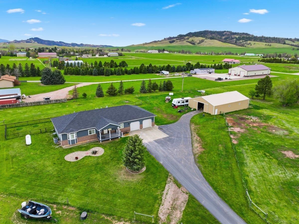 Property Photo: 1120 N Rainbow Road SD 57783