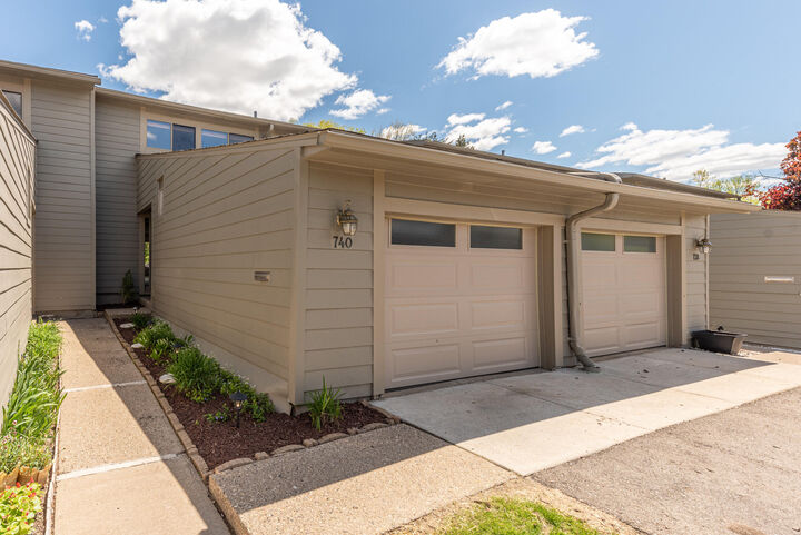 Property Photo: 740 Peninsula Court MI 48105