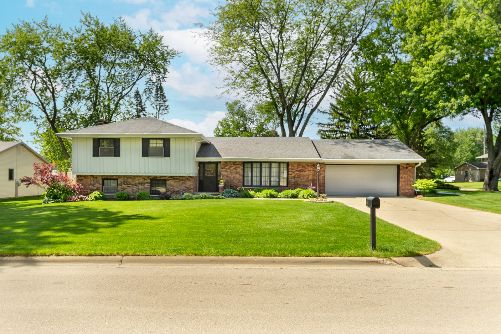 Property Photo: 1505 Lakewood Drive IL 61342