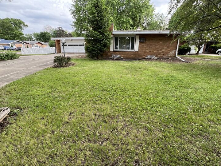 Property Photo:  616 Seneca Drive  IL 60506 