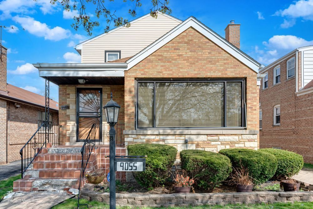 Property Photo: 9055 S Luella Avenue IL 60617