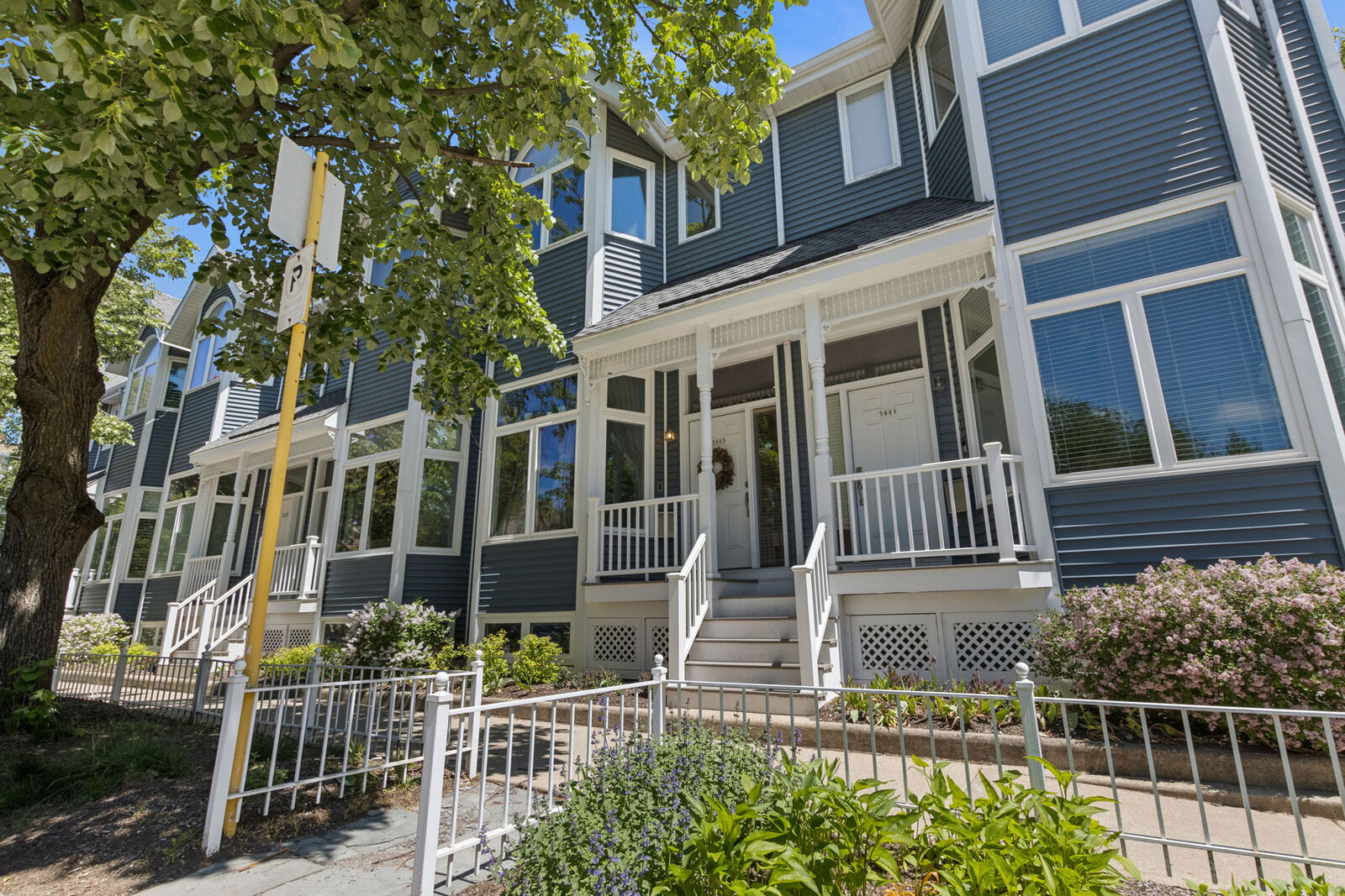 Property Photo: 3003 N Kenmore Avenue IL 60657
