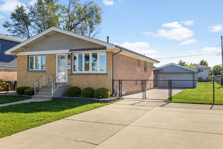 Property Photo:  10605 Sycamore Drive  IL 60415 